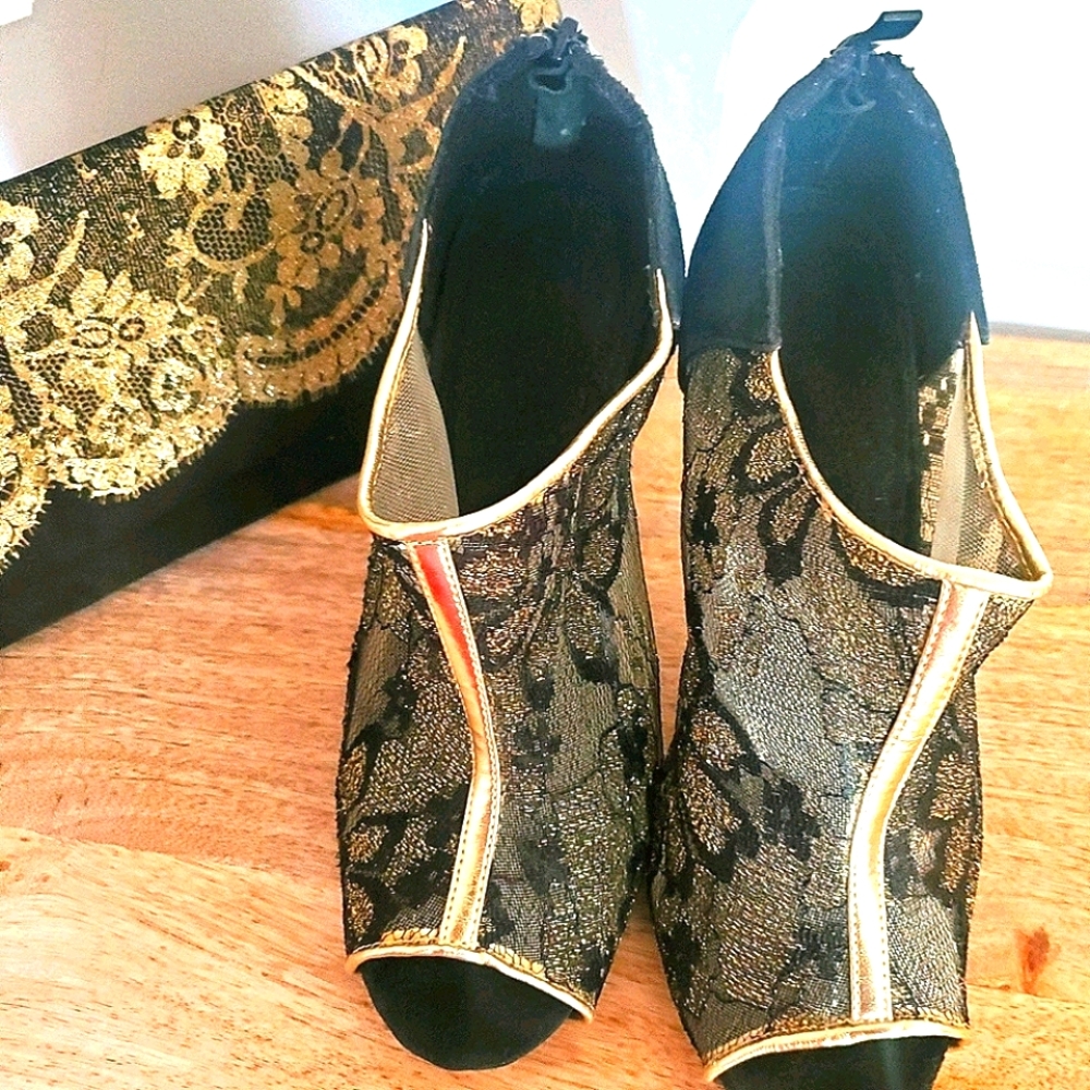 Avon Gold and Black Lac Bag and Shoes Size…